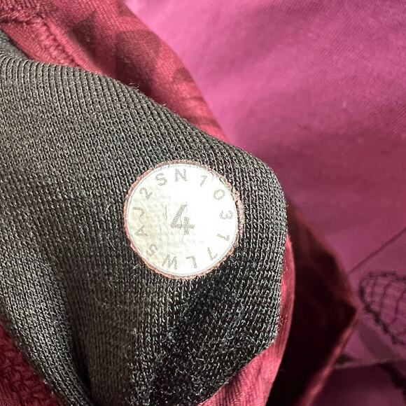 Lululemon High Times Leggings 4 in Posey Red Grape Bordeaux Drama - Picture 7 of 7